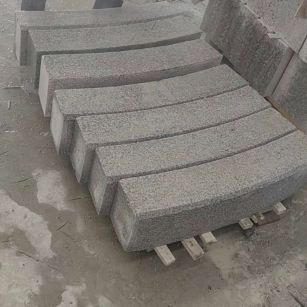 湛江芝麻白弧形路牙石