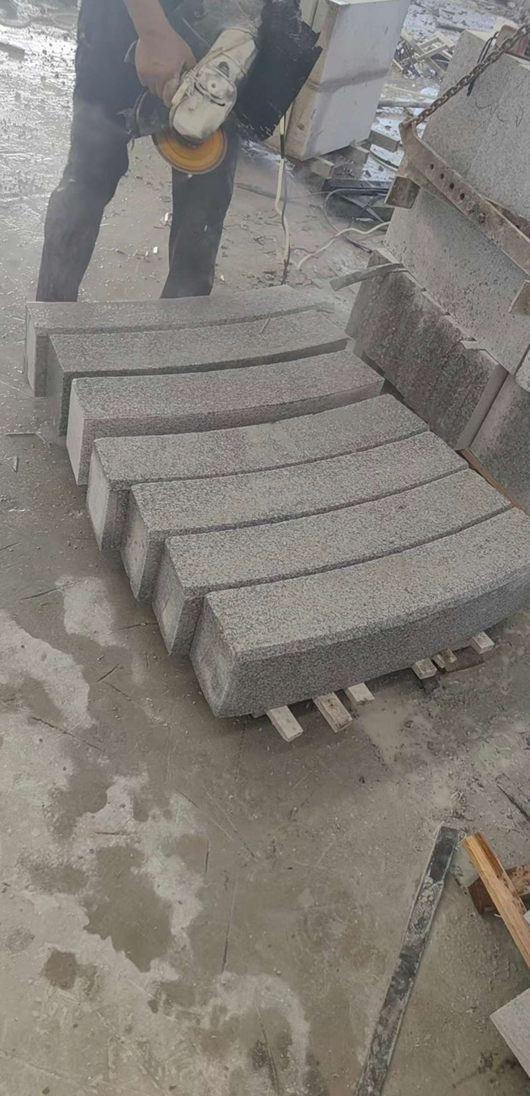 湛江芝麻白弧形路牙石